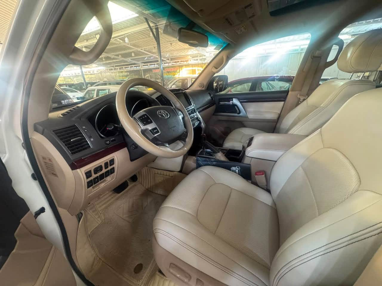 تيوتا لاند كروز  2014
VXR 8 سلندر 

بدون حادث مكفولة من الصبغ و الحادثها بيها بارد كد اصبعين بالجاملغ الامامي فقط موضح بالسونار 

رقمها سليمانية بسمي هزة قبل اسبوع مجددها سيارة ربع دينار متصرف عليها و مناقصها اي شي 

كير مكينة مكفول من الفتح و العطل 

السيارة فول موصفات للاخير 

شاشه-كاميرا-حساسات-كراسي جلد-كشنات كهرباء السايق و الراكب -3 شاشات-سستم سماعات JPL-فتحه-بصمه-تشغيل عن بعد-داخل ابيض -صندوق كهرباء-انارة زنون-تحكم ستيرن-اشاره بلمري - 5 بصمات _ اربع جام اوتو و يصعد و ينزل بالبصمة - تدفة و تبريد مقاعد 

مكانها بغداد المشتل حي المعلمين

سعرها 345 ورقة وبيها  

للاستفسار  ***********
