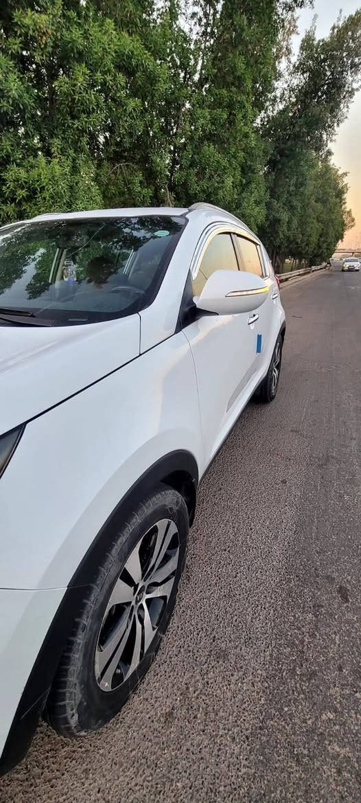 السلام عليكم 
كيا سبورتج ٢٠١٤ خليجي 
فقط صبغ باب السكن فقط صبغ بدون اي دواخل 
وكلشي واضح بالصور 
مكفوله من الفتح والتبديل والدواخل 
مكينه دوش ٢٤٠٠ خير من الله 
رقم اربيل الجديد شرط التحويل 
مكاني بغداد الدوره 
رقم الهاتف *********** 
السعر ١٣٨
