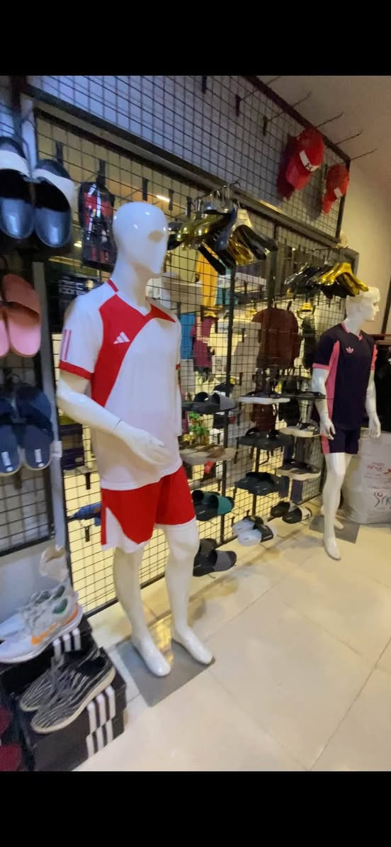ديكور محل مستعمل (نضيف)

♦️سجج
♦️ستاندات
♦️مليكانات
♦️شبج

••خلي صورة القطعة الي رايدها بتعليق وانطيك سعرها••

***********

نص مكتوب في الصور:
- مليكانات للبيع
- عدد 6
- مليكان تلبينة بنطرون عدد ٥
- مليكان للبيع
- عدد 7
- عدد 5