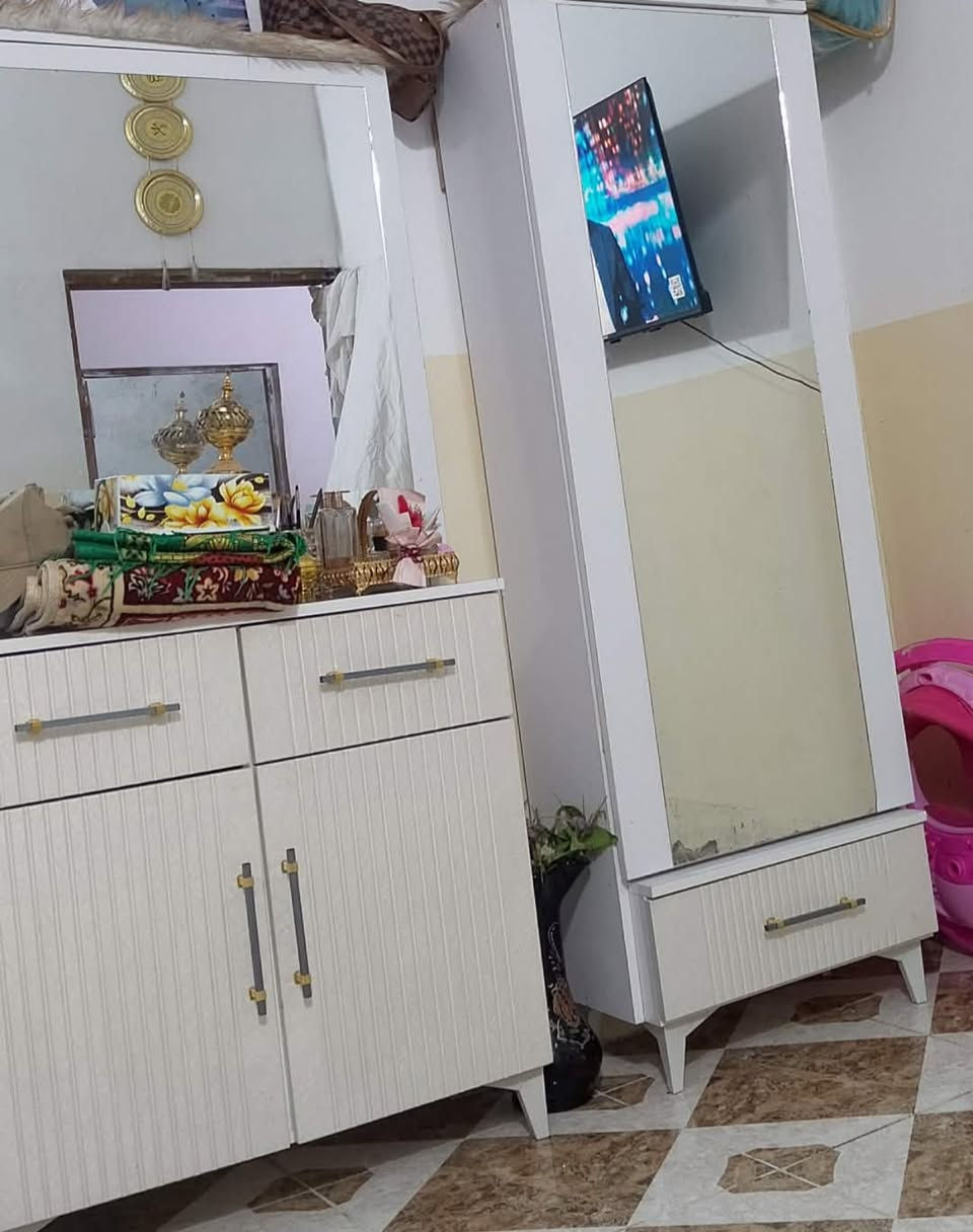 غرفه أخشاب مستخدم قليل جديده للبيع  السعر مناسب رقم الواتساب ***********
