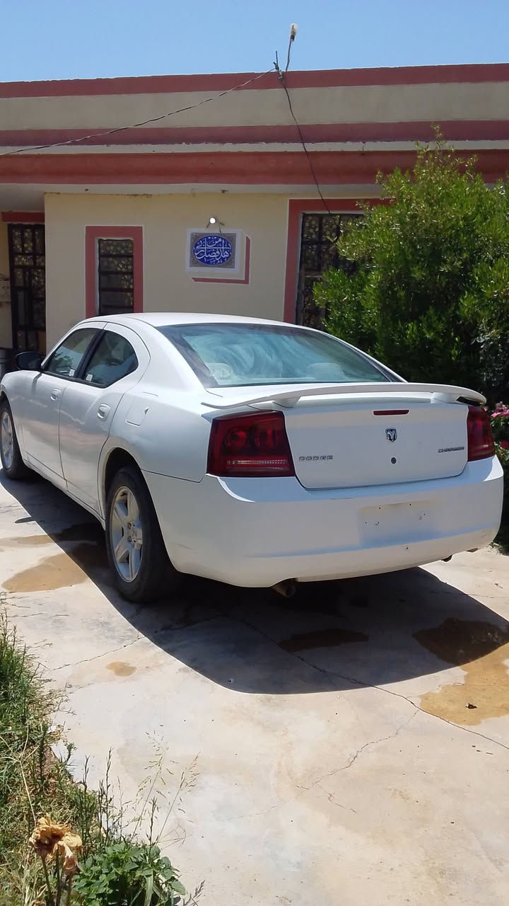 سلام عليكم 
جارجر 2010 صبغ جماليه
 رقم بغداد ماشيه 36 الف حقيقي
 محرك 6 سلندر 3500 السعر 115 وبيه مجال 
للاستفسار اتصل ودلل :  ***********
