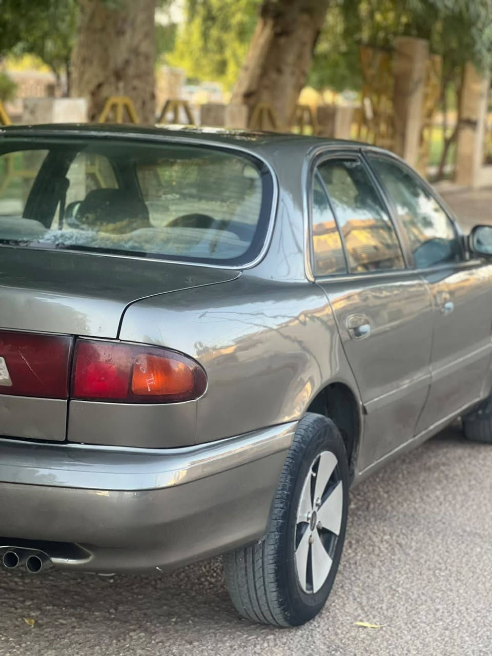 سوناتا تو93ديالى  لا ظربه ولا طخه مكفوله كهرباء كلها شغاله  تبريد صدر خلفي امامي كير محرك شرط تخم تاير قطره خياس مبيها مصبوغه جماليه فقط سعر 43وبيها مجال بصيط عنوان ديالى  ***********
