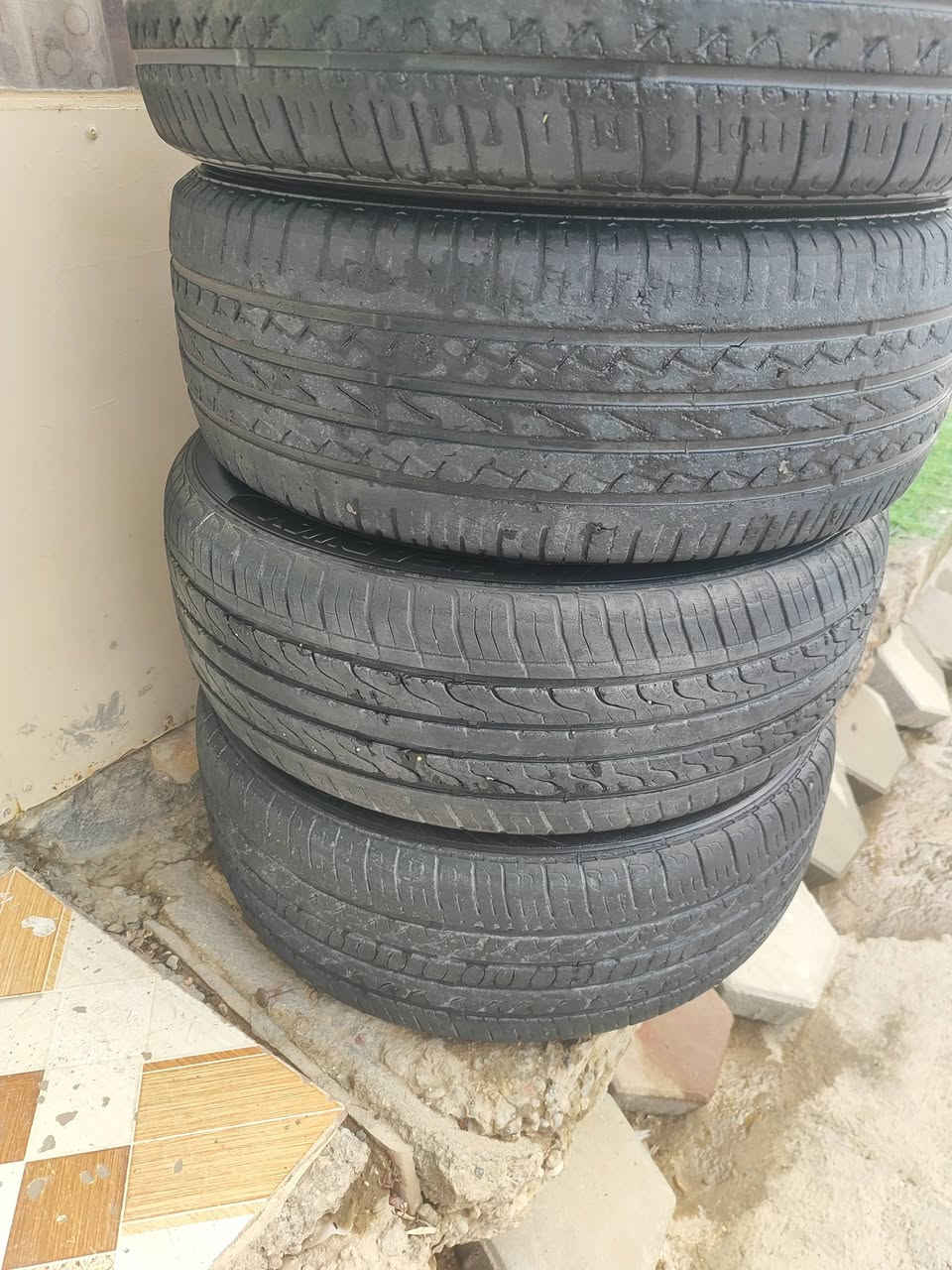 تايرات جيلي مابل • مستعملة • حي الفرات