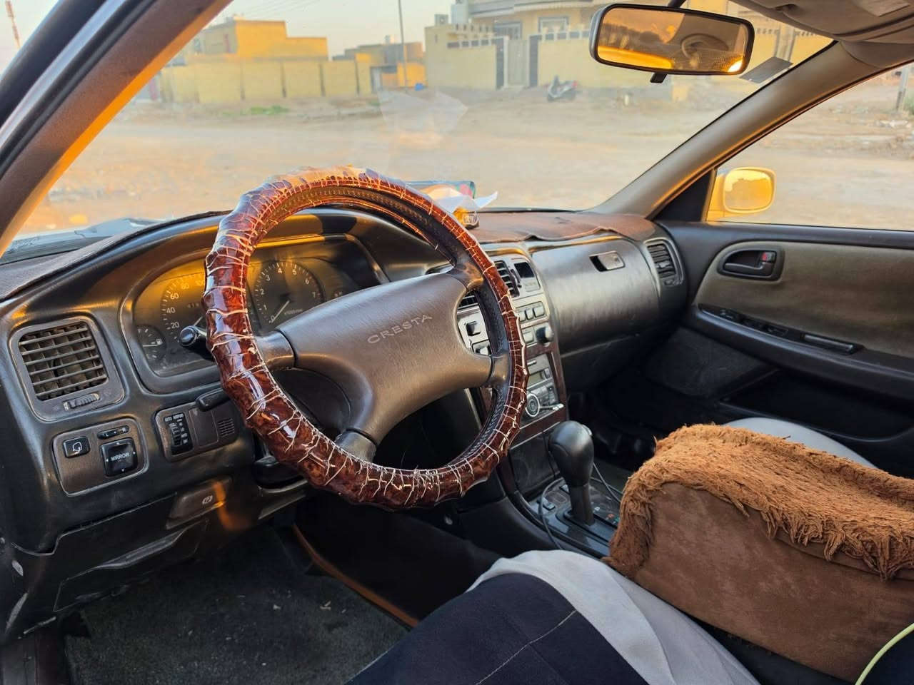 سيارة كرستا للبيع
موديل 1993 السيارة جاهزة تبريد حدادية 
مكفولة محرك 2500 والگير رقم بغداد إنگليزي 
السيارة نظيفة كلش وصورها گدامك وتجي تشوف بعينك نفس نظافة الصور #السعر60وبيها_مجال
المكان ذي قار قلعة سكر 
للأستفسار رقم الهاتف ***********
@إشارة
