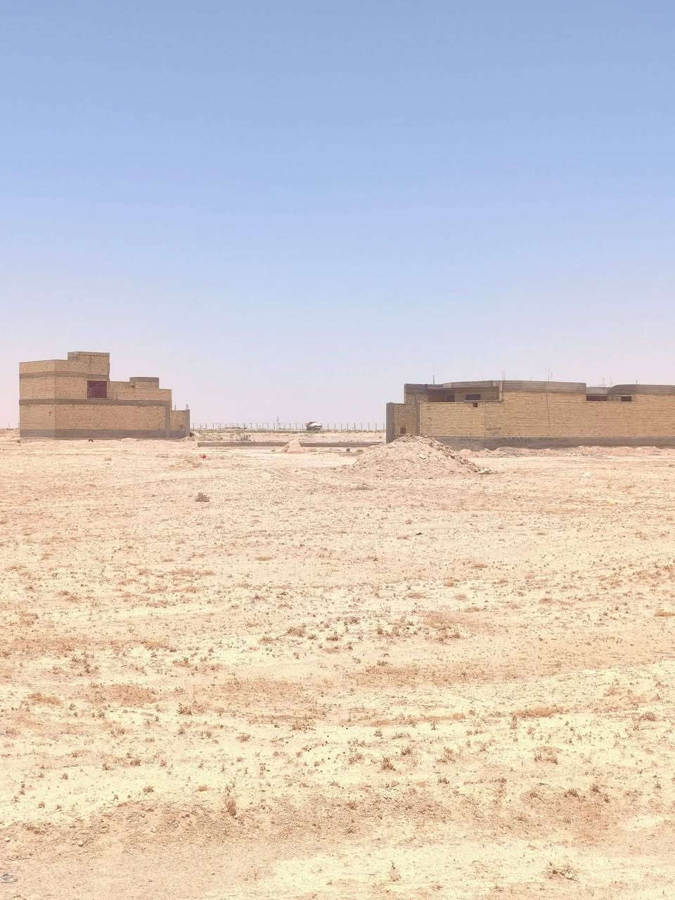 السلام عليكم
عرصه للبيع حي النداء منطقه R1 ع ساحه مفتوحه ع شارع ١٥ من الجهتين الساحه ع طول البلوك بالكامل قريبه ع مجمع المصطفى المساحه ٢٠٠ متر طابو صرف مشموله بالاسكان السعر ٤٨ ونص وبيها مجال قليل للتواصل خاص او ع الرقم ***********
