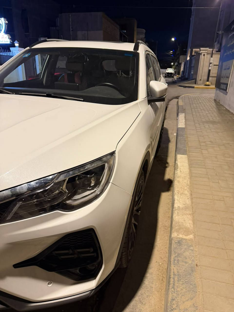 🚗 للبيع: جيتور X70 موديل 2026
المواصفات والتفاصيل:
الموقع: البصرة - التنومة
اللون: أبيض
الموديل: 2026
المسافة المقطوعة: ماشية 17,000 كم فقط
السقف: فتحة سقف بانوراما
سعة السيارة: 7 راكب (عائلية وواسعة جداً)  
الضمان: داخل ضمان الشركة لمدة 10 سنوات  
المحرك والتكييف: محرك توربو، تبريد ممتاز وتكييف مركزي لجميع الصفوف
الميزات: شاشة لمس حديثة، كاميرات، عدادات ديجيتال، مثبت سرعة، وأنظمة أمان متكاملة
الحالة:
الجاملغ الأيمن بيه تعديل بارد  
المكينة مبدل بيها بستم فقط  
💰 السعر: 22 مليون عراقي (وبيه مجال للطيبين)  
📞 للتواصل والاتصال: ***********
