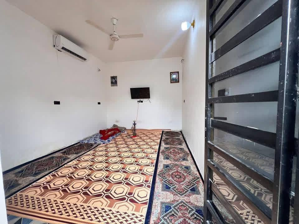 سلام عليكم بيت لبيع المساحه 150متر 

لبيت بنيان جديد 2025 

ستقبال ومطبخ بارد مطبخ حار غرفتين كبار وصاله كبيره حمامات ثنين مناور اثنين واحد مترتين عله طول الغرف حي طارق الوسط بلخير بدربونه مال بيت المري السعر95 الاستفسار ع الرقم ***********
