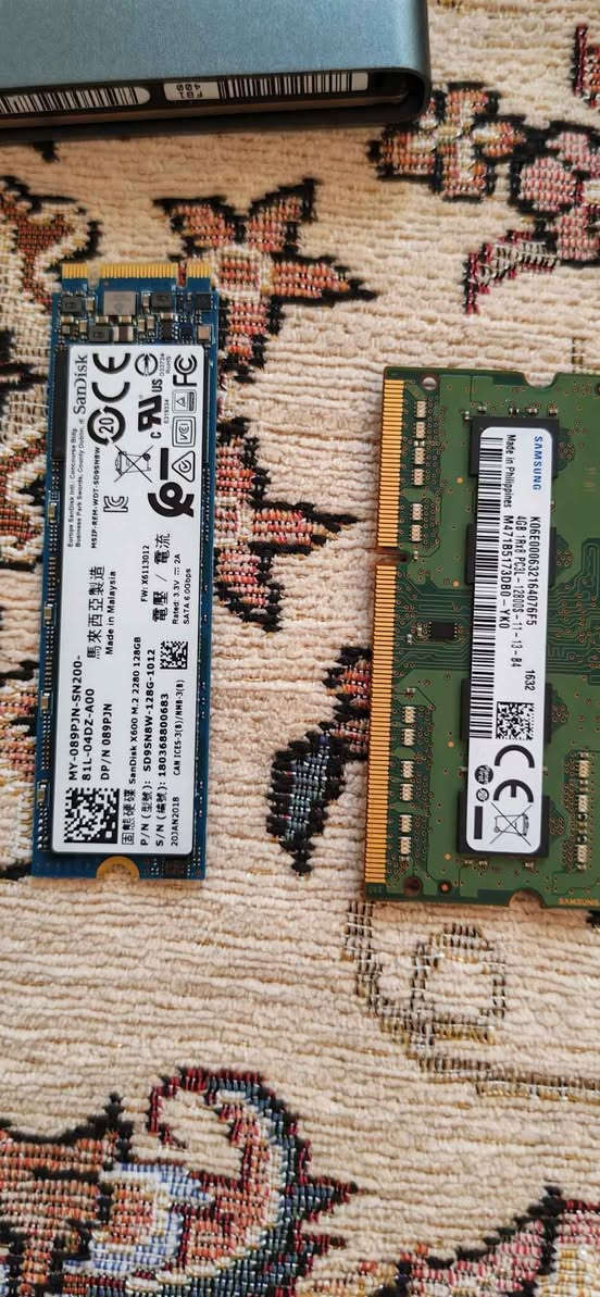 شلعه اغراض كومبيوتر 
320 gb hhd
250 gb hhd
250 gb hhd
128 gb ssd M.2
4 gb Ram laptop DDR3
للتواصل *********** أربيل, العراق
