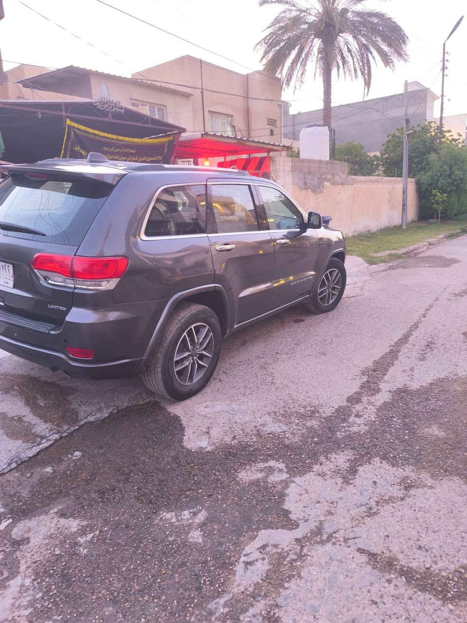 السلام عليكم
جيب كراند شيروكي ليمتد وارد امريكي (2020)ماشية 73 الف ميل 

مواصفاتها
تشغيل عن بعد 
جنطة كهرباء
تحكمات ستيرن
دفع رباعي 4X4
محرك 6 سلندر 3600
شفتات ستيرن
فتحه
كرسي السايق و الراكب كهرباء

حساسات  خلفية
خزن المقعد Memory 
كشنات جلد
حساسات مري جانبية
دبل كزوز خلفي 
صور الحادث مرفقه بالمنشور والحادث موضح بالصور 
للاستفسار 
***********
***********
السعر 175 وبيها مجال
العنوان بابل

