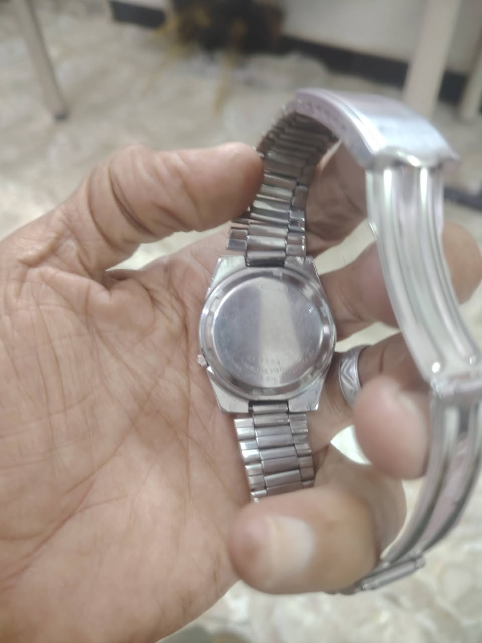 ساعة • للبيع • سعر عالخاصة