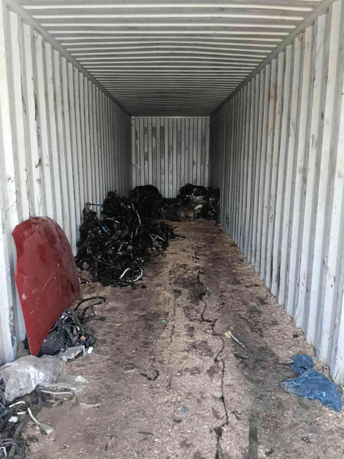 حاويه للبيع طول ١٢متر ٤٠قدم العاليه ارتفاع ٢٩٠ هاي كيو ام الفسفوره مكانها بغداد بحاله جيده جدا السعر الاتصال على الأرقام التأليه/***********/***********
