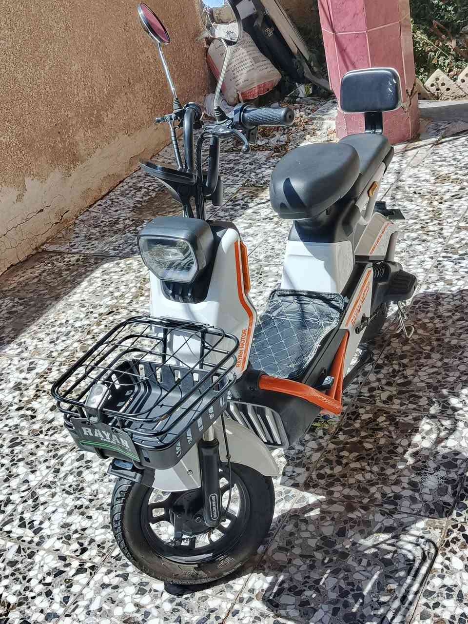 🔥🔥 للبيع دراجة كهربائية RAYAN MOTOR حجم 14 🔥🔥
للبيع دراجة ريان نظيفة جداً ومرتبة، استعمال شهر فقط، 

⚡ المواصفات: ✅ RAYAN MOTOR
✅ حجم 14
✅ 4 بطاريات
✅ البطاريات بعدها جديدة وحالتها ممتازة جداً 🔋
✅ سلة أمامية كبيرة
✅ كرسي خلفي مريح
✅ تايرات نظيفة
✅ الدراجة شغالة وجاهزة للاستخدام
✅ نظافة واضحة بالصور 📸

💰 السعر: 450,000 دينار فقط 🔥 قابل للتفاوض للجاد فقط

📍 الموقع: [بغداد مصفى الدورة ] 📞 الاتصال/واتساب: [***********]

💵 البيع نقداً
👀 الفحص أمام المشتري

دراجة نظيفة وتستاهل، والبطاريات وحدها بحالة ممتازة 🔋🔥
