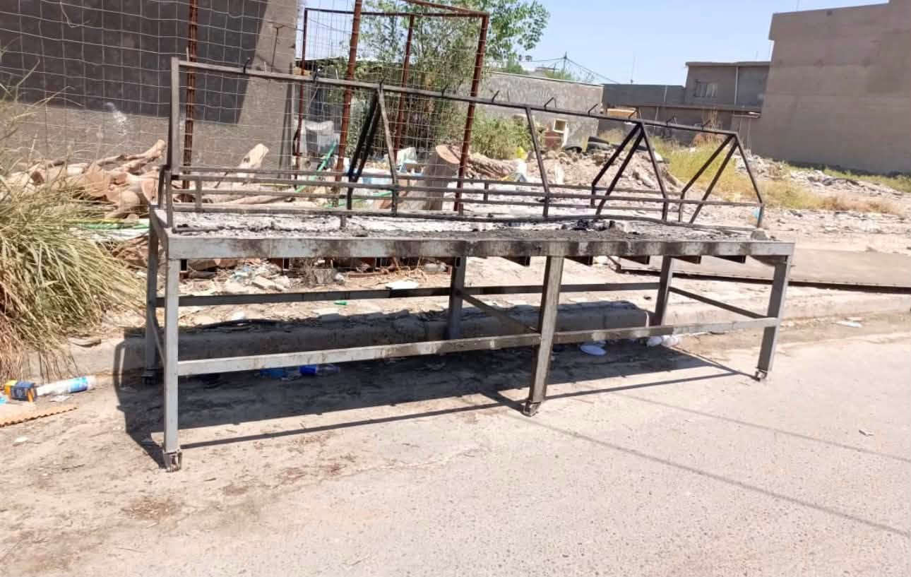 السلام عليكم شوايه حديد تفصال استخدام قليل جدا الطول ٣ونص متر والعرض ٩٠السعر ٢٠٠ الف 
***********
***********
