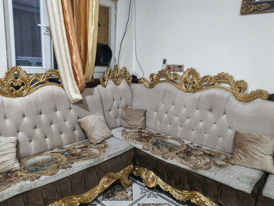 الديوان الصحراوي حطاطه شغل بغداد 400
السبلت350 عايزه غاز
الديوان الاخضر200وبي مجال
الغرفه الصاج300حطاطه نص غرفه 
جرابي اطفال ب 110
كاونتر 600
الميز 60 هوا والكراسي
تخت عراقي ٧٥ 
‏***********
