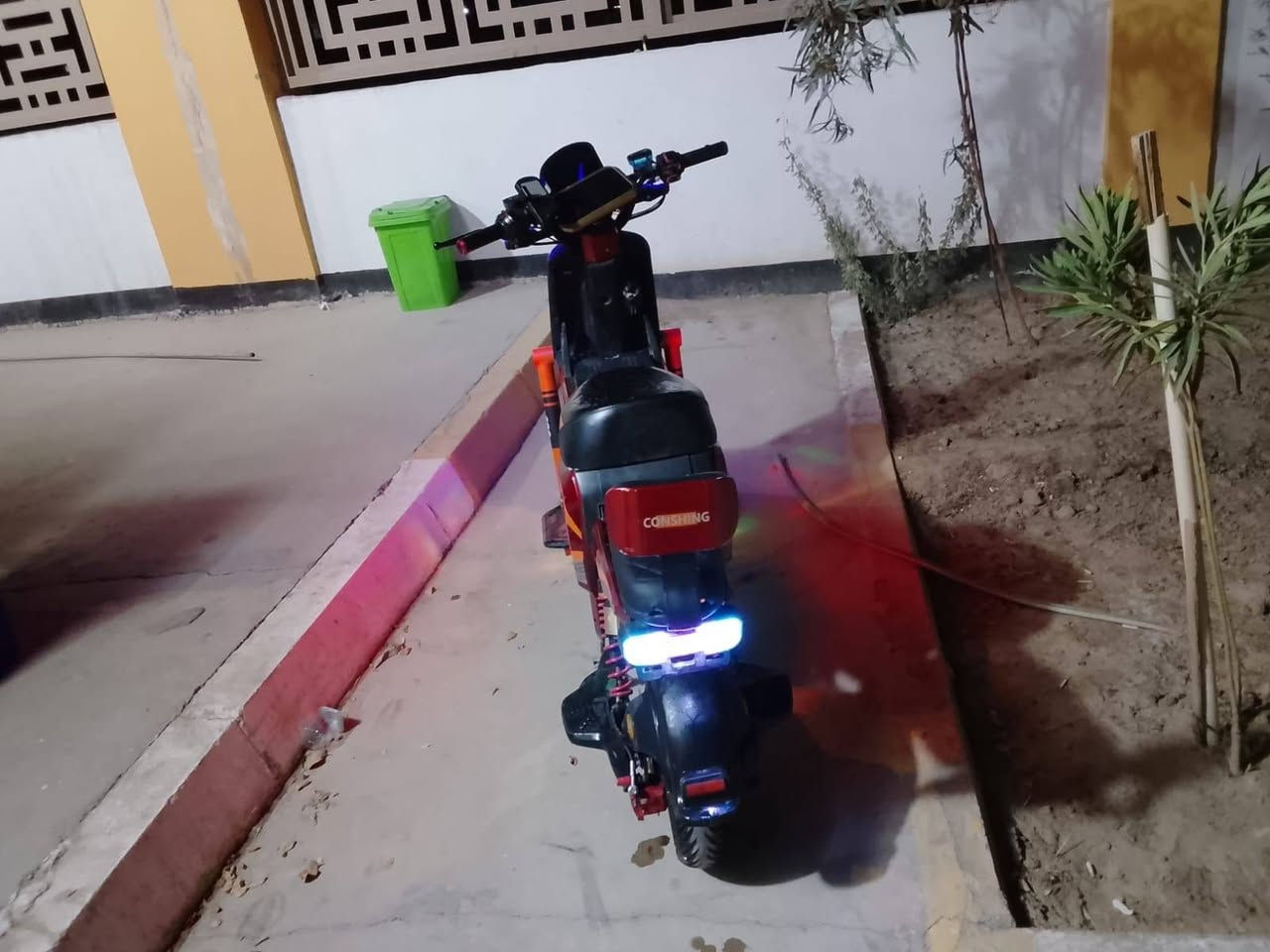 دراجه شحن X900 موديل 2026
اربع سرع سريعه وبيه بك رجوع 
بطاريات خمسه دبل كبار 
دراجه حلوه مال بيت سعره 375 
و للتفاصيل الاتصال على الرقم 
المكان بصره شط العرب تنومه 
الرقم ***********
