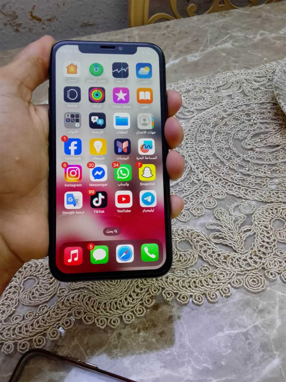 سلام عليكم جهاز آيفون للبيع أيفون اكس S
تلفون ن ضيف مامفتوح مامبدل بي آي شي كلشي بي شغال فيس ايدي شغال بطاريه 79تلفون ع فحص وضمان من باب لبيت العنوان بغداد الرقم الشراي يتصل***********)السعر 170وبي مجال

نص مكتوب في الصور:
- حول رجوع الاسم iPhone إصدار iOS 18.7.10 اسم الطراز iPhone Xs رقم الطراز MTE02J/A الرقم التسلسلي DNPXFJC8KPGG انتهت صلاحية التغطية القطع وسجل تاريخ الخدمة الأغاني 0 الفيديوهات 484 الصور 304 التطبيقات 21 السعة 256 غ.ب.
- 3:30
- البطارية
- حالة البطارية والشحن
- رسالة مهمة حول البطارية
- حالة بطاريتك متدنية جدا. يمكن أن يبدل أحد مزودي خدمة Apple المعمدين البطارية لاستعادة الأداء والطاقة القصويين.
- العثور على خيارات الخدمة...
- الحد الأقصى للقدرة
- 79%
- هذا قياس لقدرة البطارية مقارنة بقدرتها عندما كانت جديدة. قد تتسبب القدرة المنخفضة بتقليل ساعات الاستخدام بين عملية الشحن والأخرى.
- أقصى قدرة للأداء
- تدعم بطاريتك حاليا الأداء القياسي في وقت الذروة.
- شحن البطارية المحسن
- للحد من استنزاف عمر البطارية، يتعلم الـ iPhone من عادات الشحن اليومية، بحيث ينتظر ولا يتجاوز 80% حتى يحين موعد حاجتك إلى استخدامه.
- 3:30 55 رجوع حول الاسم iPhone إصدار iOS 18.7.10 اسم الطراز iPhone Xs رقم الطراز MTE02J/A الرقم التسلسلي DNPXFJC8KPGG انتهت صلاحية التغطية القطع وسجل تاريخ الخدمة الأغاني 0 الفيديوهات 483 الصور 293 التطبيقات 21 السعة 256 غ.ب.