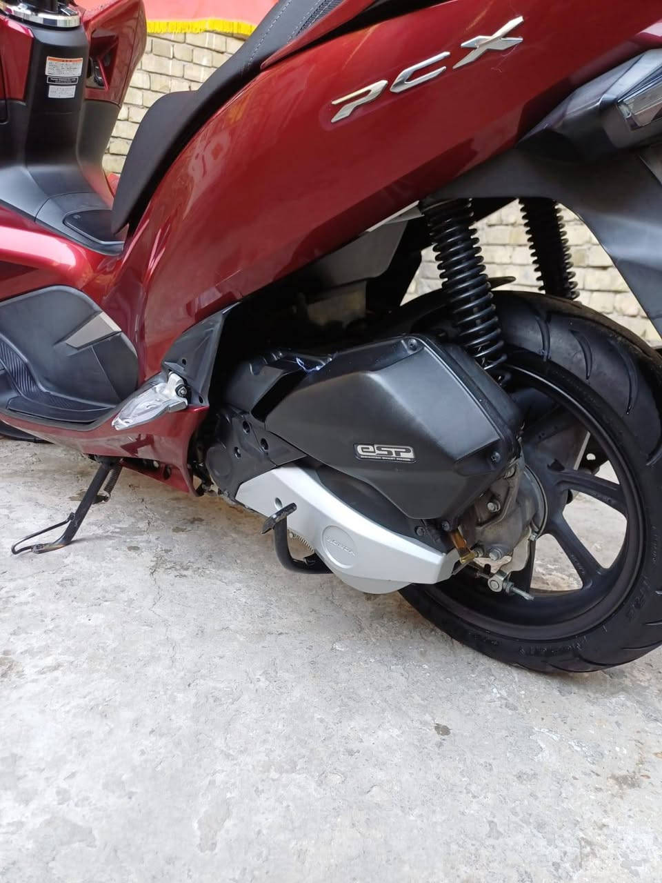 🏍️ للبيع Honda PCX 125 – الجيل الثالث 🇯🇵

💰 السعر: 23 ورقة = 2300$

🔹 PCX 125
🔹 الجيل الثالث
🔹 مواصفات يابانية
🔹 محرك 125cc، سلندر واحد، تبريد مائي
🔹 حقن إلكتروني PGM-FI
🔹 ناقل حركة أوتوماتيك CVT
🔹 تشغيل كهربائي + Smart Key
🔹 نظام Idling Stop
🔹 أضوية LED
🔹 جنوط 14 إنچ
🔹 فرامل أمامية ديسك
🔹 فرامل خلفية درم
🔹 تانكي بنزين 10 لتر
🔹 مريحة واقتصادية بالاستخدام اليومي

💵 السعر: 23 ورقة (2300$) قابل للتفاوض بالمعقول

📩 للجادين الاتصال على الرقم ***********
