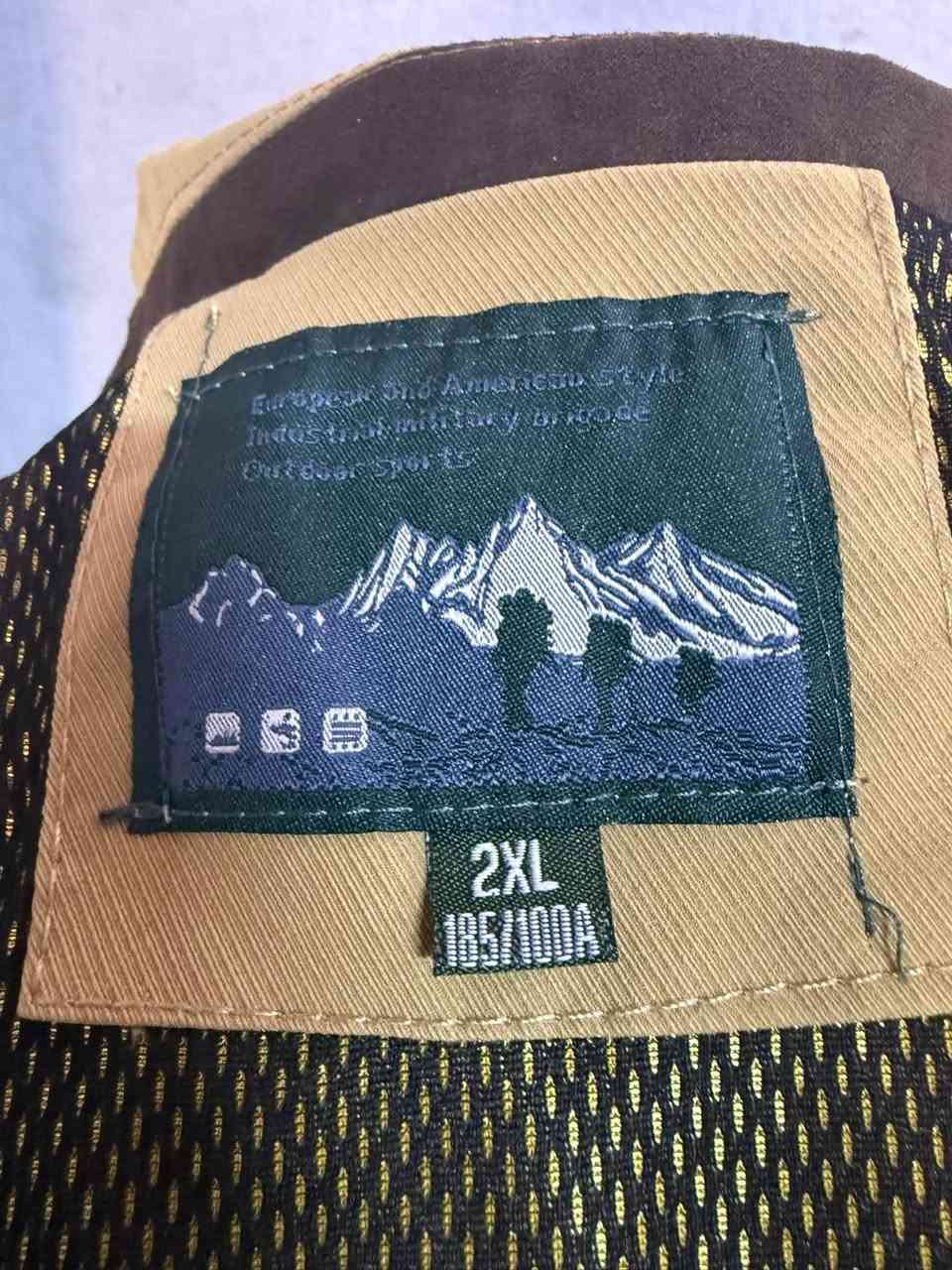 ١٠ الف جاكيت رجالي كاجول قياس 2xl اسيوي وقياس m اوربي صحراوي عسكري موضح بالصور بي نقص دكمه

نص مكتوب في الصور:
- FASHION #品质工艺 只做自己# 硬汉选择 休闲夹克 TOUGH GUYS CHOOSE CASUAL JACKETS 舒适面料 柔软舒适