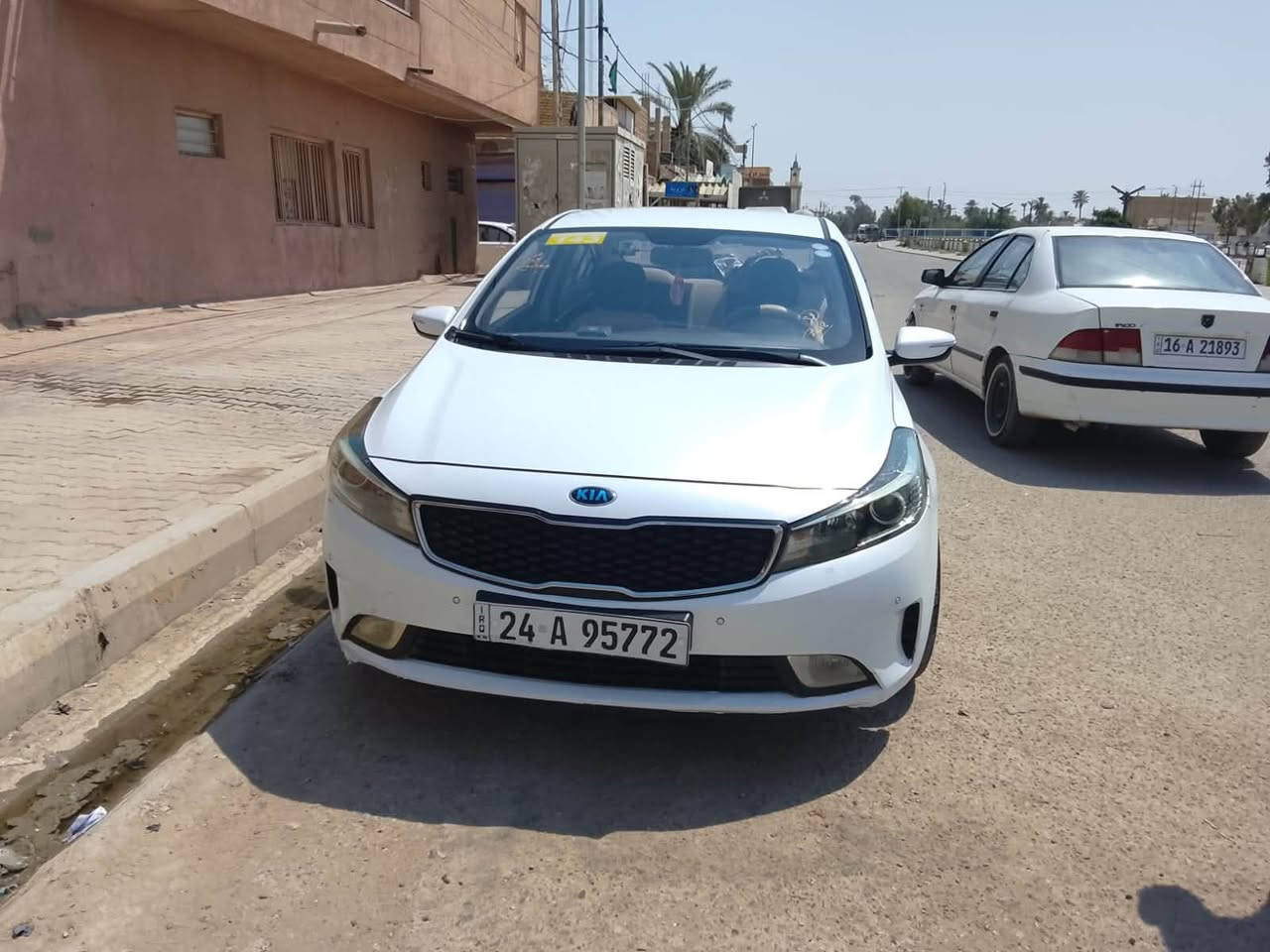 سيراتو موديل ٢٠١٧خليجي
للبيع كير مكينه تبريد سونار موجود بالصور 
مواصفات نص فول مكان سياره ديوانيه 
*********** تريد وكاله تريد تحويل سعر ١٢٠ وبيها مجال

