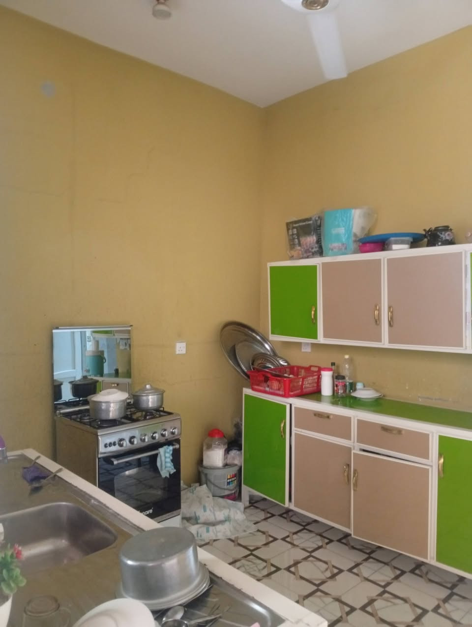 🏡 دار للبيع 
📐 المساحة : 100 م ( ركن على شارعين ) 
الوجه 7 نزال 13 
🧾زراعي سند 25 

💥 يتكون من طابق واحد 
أستقبال ، مطبخ ، صالة ، غرفة نوم 

✅خدمات كاملة 

📍الموقع : بهرز ـ حي القادسية ـ قرب اسواق صباح الدليمي 

للأستفسار : ***********
