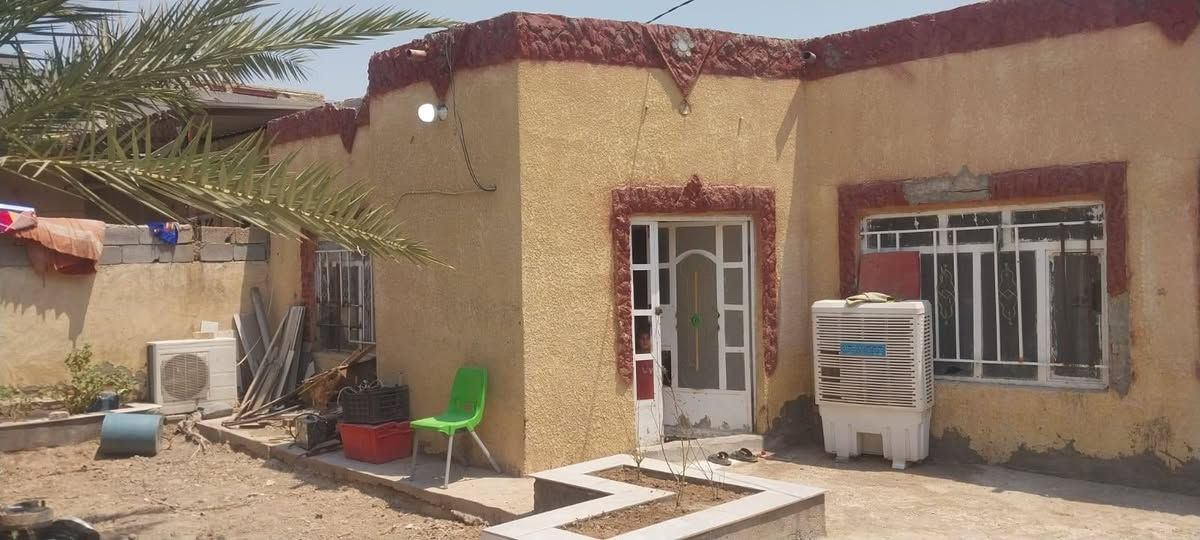 أدمن وافق سلام عليكم بيت للبيع مساحته ٣٠٠متر  قرار ٢٥شارع ٣٠السايدين بلفرع قرب مول أبو نور     ٣غرف نوم صاله عدد ٢ستقبال ومطبخ وكلدور وطرمه جبيره وحديقه يبعد عن تبليط ٧٠متر أو اقل ماء ومجاري جاهز  سعر وباقي تفاصيل لاتصال عل رقم ***********
