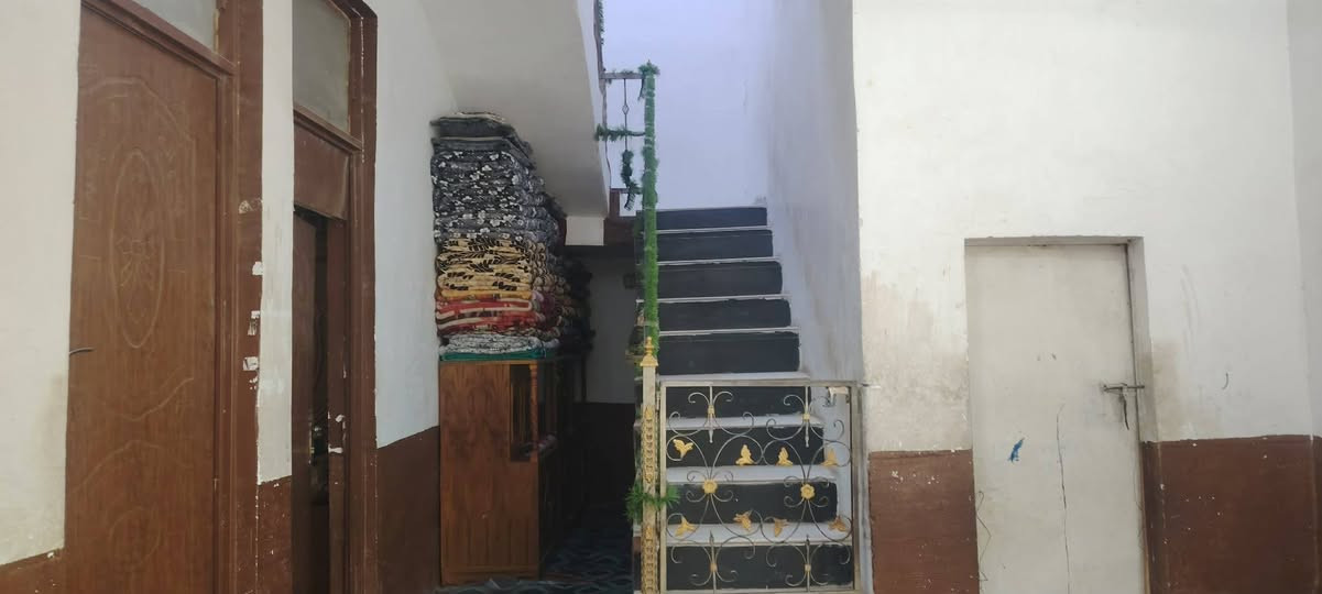 السلام عليكم
بيت للبيع مع الأثاث في حي جواد ركن ع شارعين المساحه 200 متر طابقين 3 غرف جوه وغرفه فوك مع مجمع صحيات مجاريه ع البزل شارعه تبليط العنوان مقابيل كراج بيت ذويب
الإستفسار الاتصال
***********واتساب فقط
*********** واتساب
او مراجعه مكتب المسعودي للعقار
