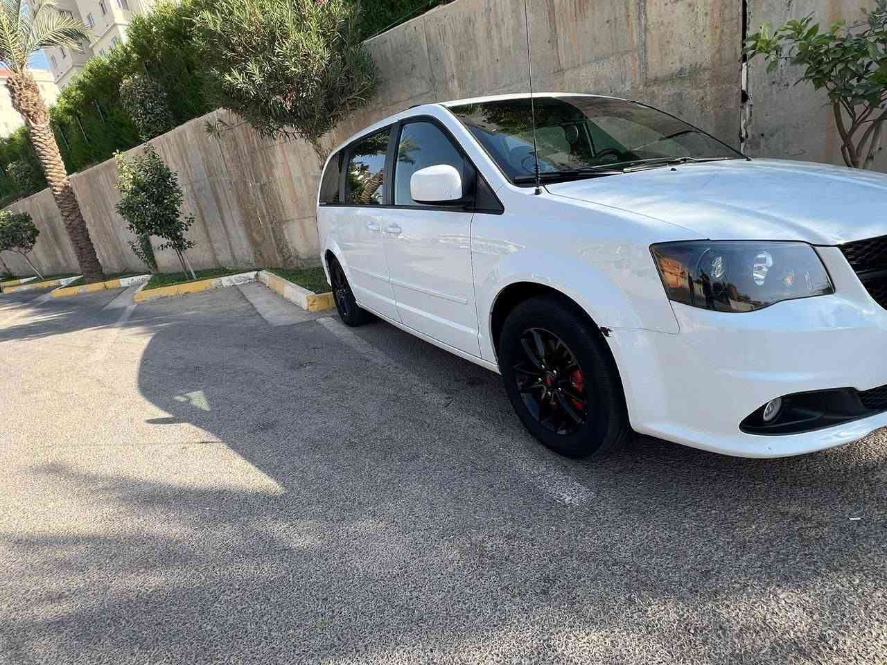 شباب سلام عليكم دوج كرفان فول موصفات ٢٠١٦ للبيع بيها خط علاوي الشراي يتصل السعر ١٣٥ و بي مجال بسيط ‎***********
