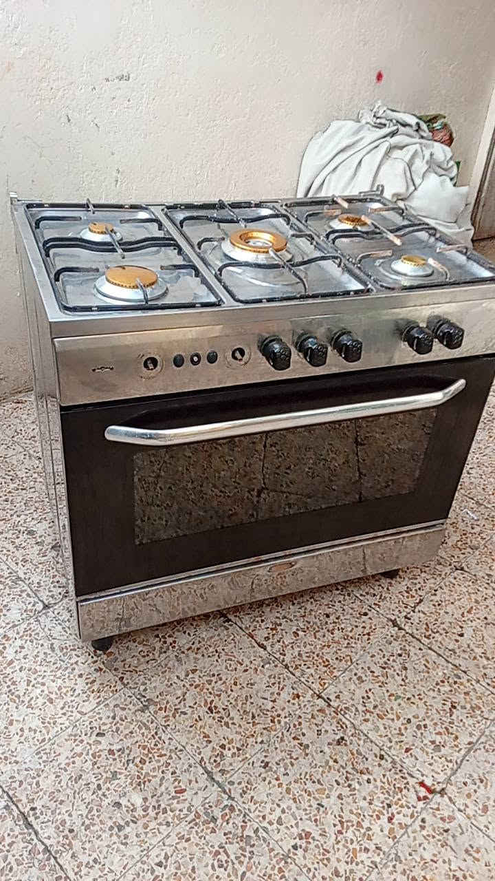 طباخ غاز خمس عيون نارها زركه وحلوه والفرن شغال الفوك والجوه ما بيه اي نقص  شرط الفحص السعر 250البصره القبله رقم الهاتف ***********  هذا الرقم واتساب فقط
