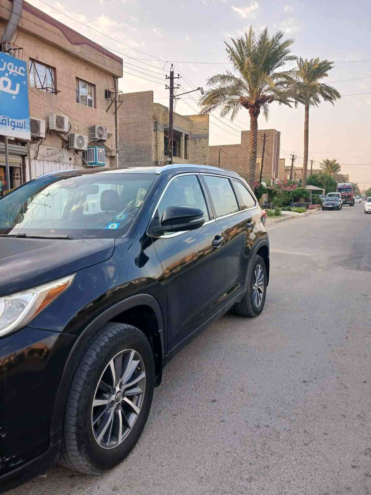 السلام عليكم
تويوتا هايلندر 2018 AWD  XLE  

رقم بغداد باسمي 

ماشية السيارة 82 الف ميل 

فول موصفات 1/1

4 ويل درايف

_ رادار 

_نقط عمياء

_مثبت سرعة 

_محرك 6 سلندر 3500 

_فتحة سقف

_جلد 

_كشنات كهرباء 

_كشنات تدفئة 

_بردات ابواب 

_جنطه كهرباء 

_ويل كروم 

_7 راكب 

_كشافات 

_تحكمات مقود 

_شاشة - كامرة 

_بصمة ترحيب  

_ماشية 82 الف ميل 

حادث امريكيا فقط بنيد 

وباب كلير 

صور الحادث مرفقة

السعر 220  بي مجال  

للاستفسار 
بغداد / الغزالية 
***********

نص مكتوب في الصور:
- 63618949