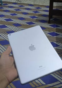 ايباد 9 ذاكرة 64  بصمه شغاله بطاريه 86 انسه الصرف سلس جدا كلشي ما مبدل...