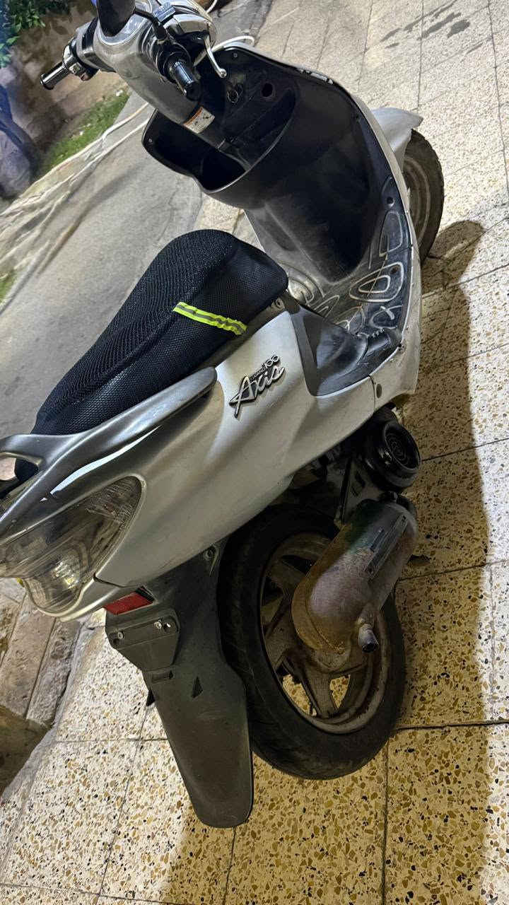 السلام عليكم للبيع لكزز ١٠٠
معمر جديد صارلو ٣ايام 
الماطور يحتاج كلجات فقط
ابريك الامامي مو شغال والسلف مو شغال فقط
شرط هندر واحد يشتغل 
والماطوك كدام العين وكلشي بسعرو 
السعر ٢٠٠ الف قفل 
تواصل على الرقم *********** ***********

