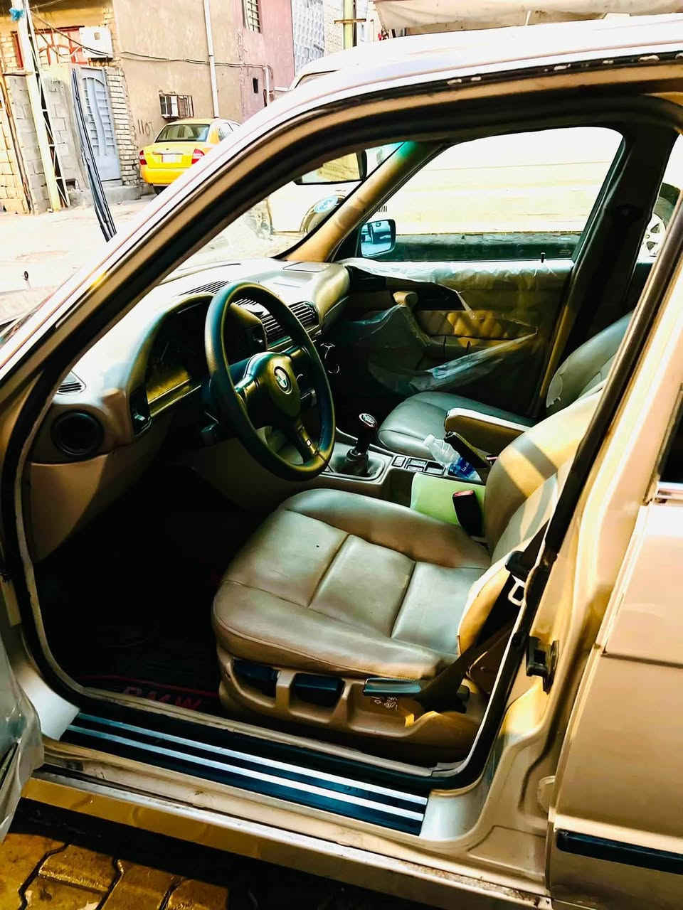 سلام عليكمBMW520 موديل 91 كير عادي السياره جاهزه من كلشي تبريد ثلج ❄️ السياره مناقصها شي مكان السياره بغداد السعر (45ورقه او مستعجل على بيعتها ) ‭***********‬
