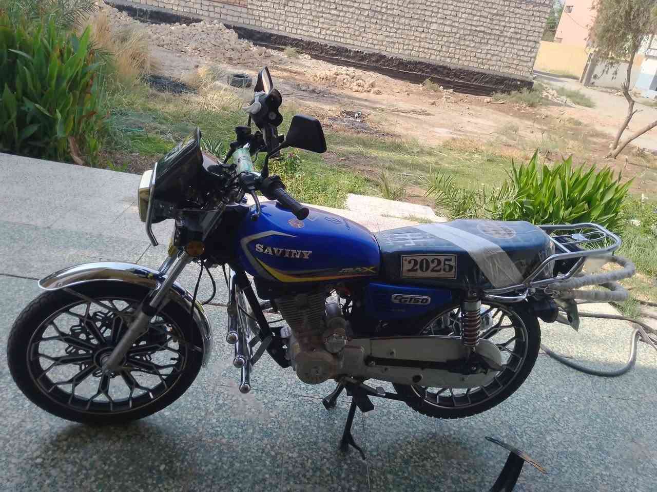 سلام عليكم للبيع ايراني موديل 25 بصمه سعر 850 وبي مجال مكانها رمادي صوفيه شارع 40 رقم الهاتف ***********
