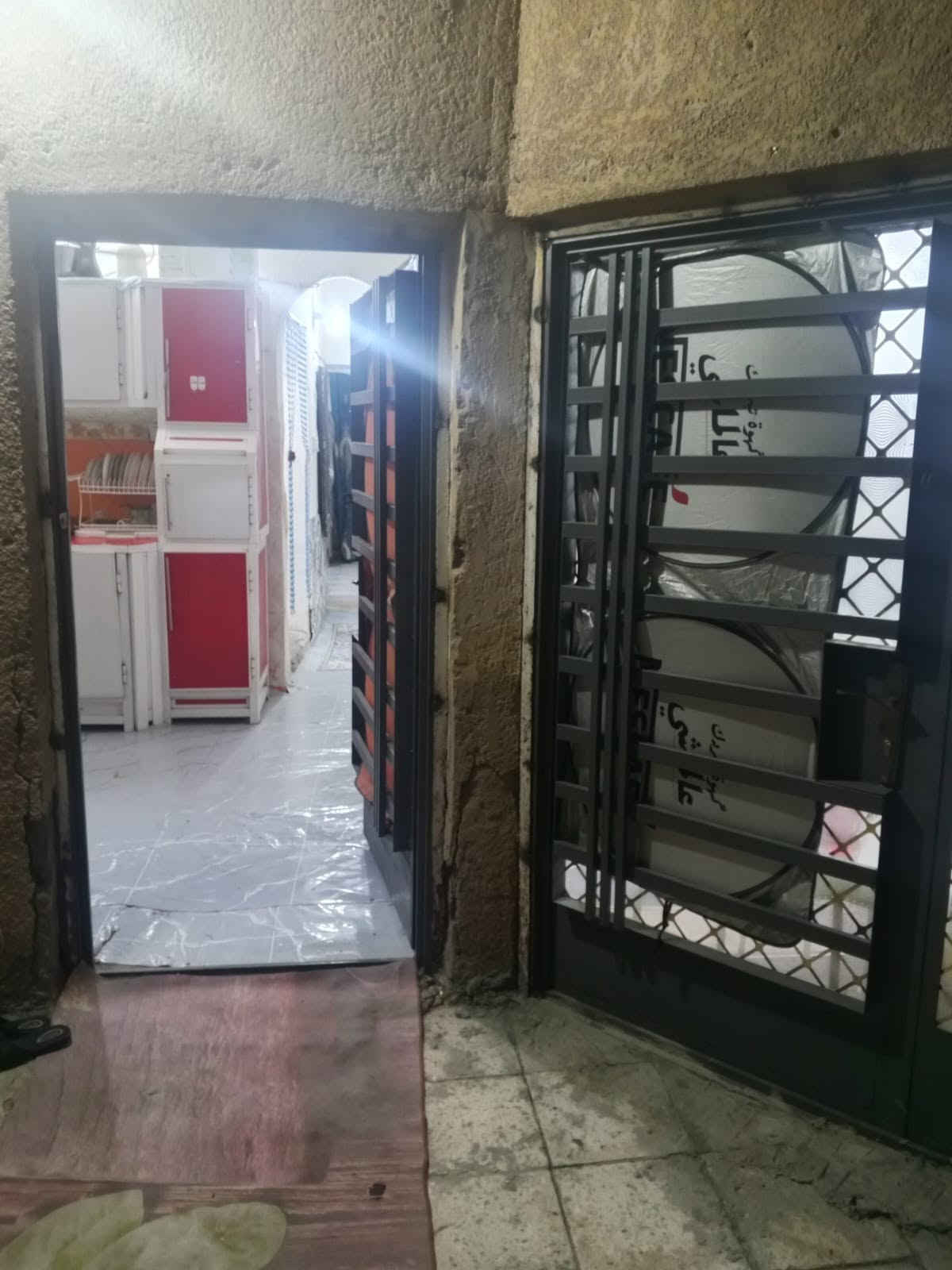 دار للبيع او مرواوس وفرق بصيط مساحة 100مبربع العنوان شهداء البياع قرب حسينيه حسن العسكري بشارع البستان قريبه علا مولد فرع السواق السعر على الخاص رقم ***********
