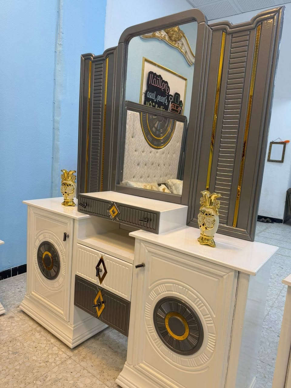 موديل 🪄🪄 أسوار بغداد 🪄🪄
💵السعر 2.750 مليونين وسبعميه وخمسين ألف دينار عراقي فقط
الموديل من 9 قطع
الكنتور الوجه Mdf 12 ملم 
الداخل صاج طبيعي 4ملم 
الضهر جرجوبه براغي 
القاعده مع السقف بلوك صاج طبيعي
السرير 6 ارجل بلوك بلايود 
العرض 160 الطول 200
شازلون مخزن اضافي 
شامل أجور النقل 🚛والشد 🧰 مجانآ لجميع محافظات العراق 

العنوان /بغداد / بغداد الجديده خلف جامع السامرائي 
للحجز او الاستفسار 
***********
