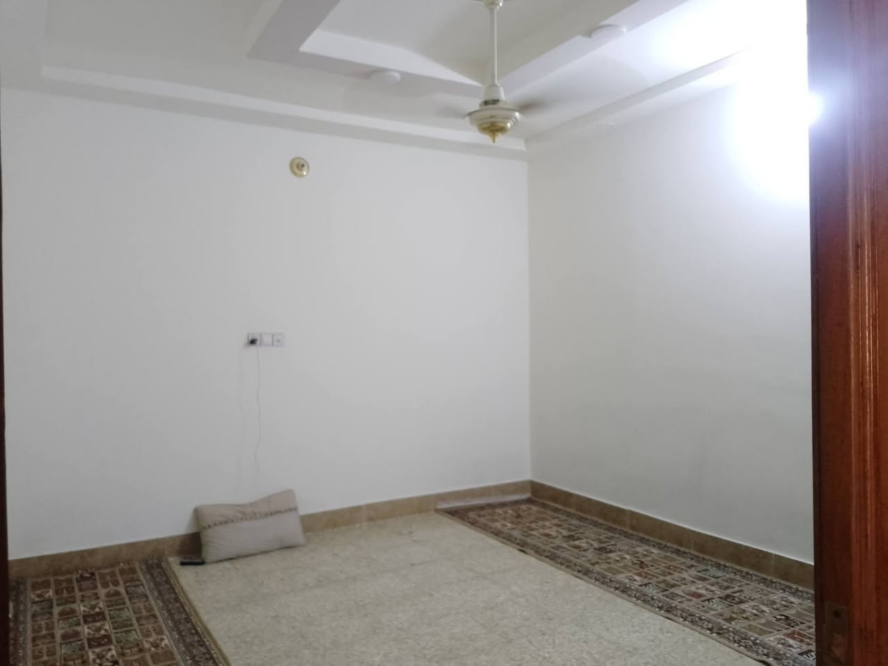 السلام عليكم ورحمة وبركاتة  بيت للبيع حي الغديرمقابل حي العامل و حديقة العلماء قبل جامع الغدير بسعر مناسب الإتصال على الهاتف المحمول *********** سوف نكون برسم الخدمه او من خلال مواقع التواصل واتساب مسنجر 
المساحة الكلية 
المساحة 150طابو صرف سند 25بسمي ماء كهرباء تسديد شهري ما مطلوب ربع الحمدلله  خدمات مستوصف جديد مدارس جديدة ابتدائي متوسطة انترنت وطنية ايرث مع ابراج شبكات 

 طابقين البناء سنة 2003 وتم إضافة بناء جديد سنة 2023

طارمت البيت 13متر 
البيت من المدخل باب البيت الا اخر البيت كاشي درجة أولى بغداد مجراي درجة أولى إرتفاع البيت ممتاز مقارنة بباقي المنازل المجاورة 

استقبال 4×4
صال4×5

مطبخ حار بارد 3×4
الغرفة عدد 3 فوق 2 تحت 1
حمام خارجي داخلي عدد 2

مناور عدد 2
سطح عدد 2
