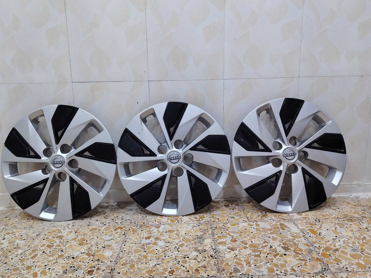 السلام عليكم ورحمة الله وبركاته
كبات ٣ للبيع بحالة الوكاله 
وبصمه بلاديه اجت ويه السياره
***********
