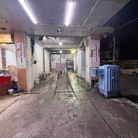 يتوفر محلين دهن وغسل لبيع العنوان. الغزاليه هياكل شارع 60  الرقم . 078...