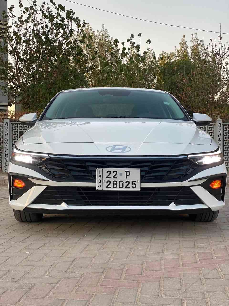 السلام عليكم ( للبيع فقط  ***********)
النترا موديل 2025 لون ابيض 
ماشيه 5 الف فقط بعدها زيرو
دخول جديد ( رقم اربيل)
حادثها جانبي بسيط موضح بالصور 
باب الصدر مبدل بلادي نفس اللون 
والباب الخلفي جزء مصلح ومصبوغ
البجم بلادي على وضع الشركه 
الايرباكات كلها سليمه ما عدا البرده الجانبيه
المواصفات /
محرك 2000 دوش المرغوب
بصمة تشغيل + بصمة ابواب + صندوق
شاشه ابل كار بلي 
رادار امامي وجانبي وخلفي 
قياده اليه وتحديد مسار 
انظمة قياده متعدده 
كشنات تدفئه + هيتر بالستيرن 
ترحيب بالابواب + ويل كب  
وباقي المواصفات المعروفه 
السعر : 160 
مكاني بغداد / المنصور 
للامانه السياره بالكارتون وبجمها برغي ممفتوح بي والسياره بيها فقط نص باب مصبوغه
للاستفسار : ***********
