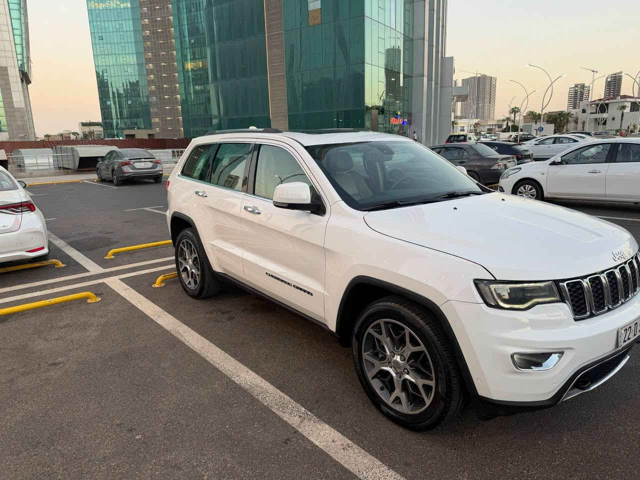 جيب 2019 فئة لمتد وارد خليجي
بيها قطعتين تبديل نفس اللون فقط چاملغ و باب جهة السكن . 
ماشية 85 الف مايل .
مكانها اربيل .
اي استفسار *********** .
