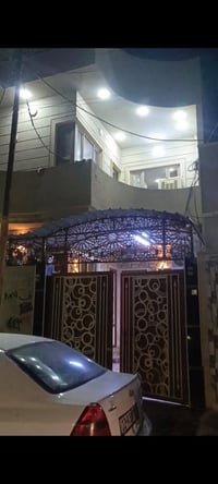 بيت طابقين في زيونه الاوله قرب يارمجه قرب جامع نداء الرحمان المساحه 10...