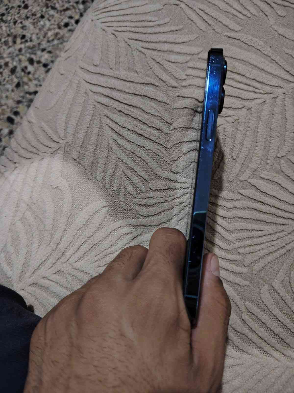 السلام عليكم ايفون ١٣برو ماكس ماستر  ذاكرة ٢٥٦ بطارية ٩٣ بلادي مكفول بي بس ها الفطرور بالضهر العنوان بغداد كرادة   السعر 660 وبي مجال هذا رقمي بس واتساب وصيد *********** ماموجود عل فيس
