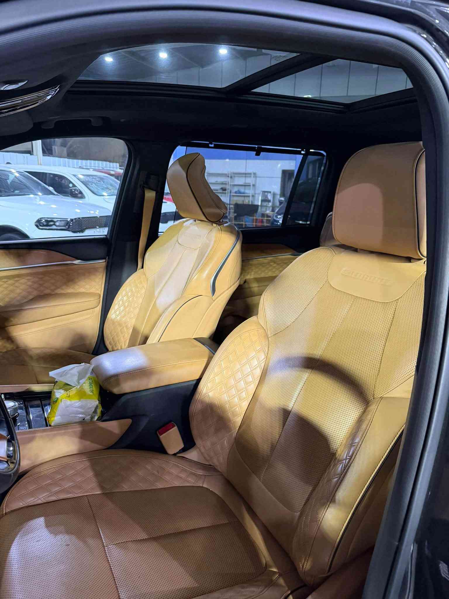 Jeep GRAND CHEROKEE SUMMIT

الضرر 🔴: تقرير مياه امطار 
  المواصفات🟢: 
1.دواخل قرميدي vip
2. تو گلر
3.شاشه كبيره
4.ويل قياس 21
5. بانوراما 
6.كامره حراريه 
7.كامل مواصفات 
8.مساج 
٠ بعد هواي  السومت معروفه

❌✅ السياره حره بغداد تحويل ثاني يوم كامله من كلشي وجاهزه 
للاستفسار 
***********خط 
*********** واتساب
