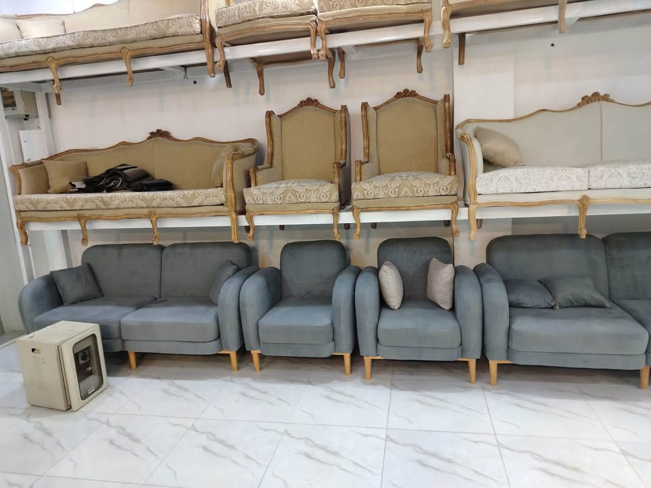 سلام عليكم ورحمة الله وبركاته توفرت لدينا من جديد انواع قنفات وديوان وميز طعام وطبلات كواليتي عالي بالقسط المريح علما كاش و قسط نفس السعر عنوان محلنا ديالى خانقين سبعه نيسان طريق جبراوه اهلا وسهلا بكم في موبيليات سردار ***********

