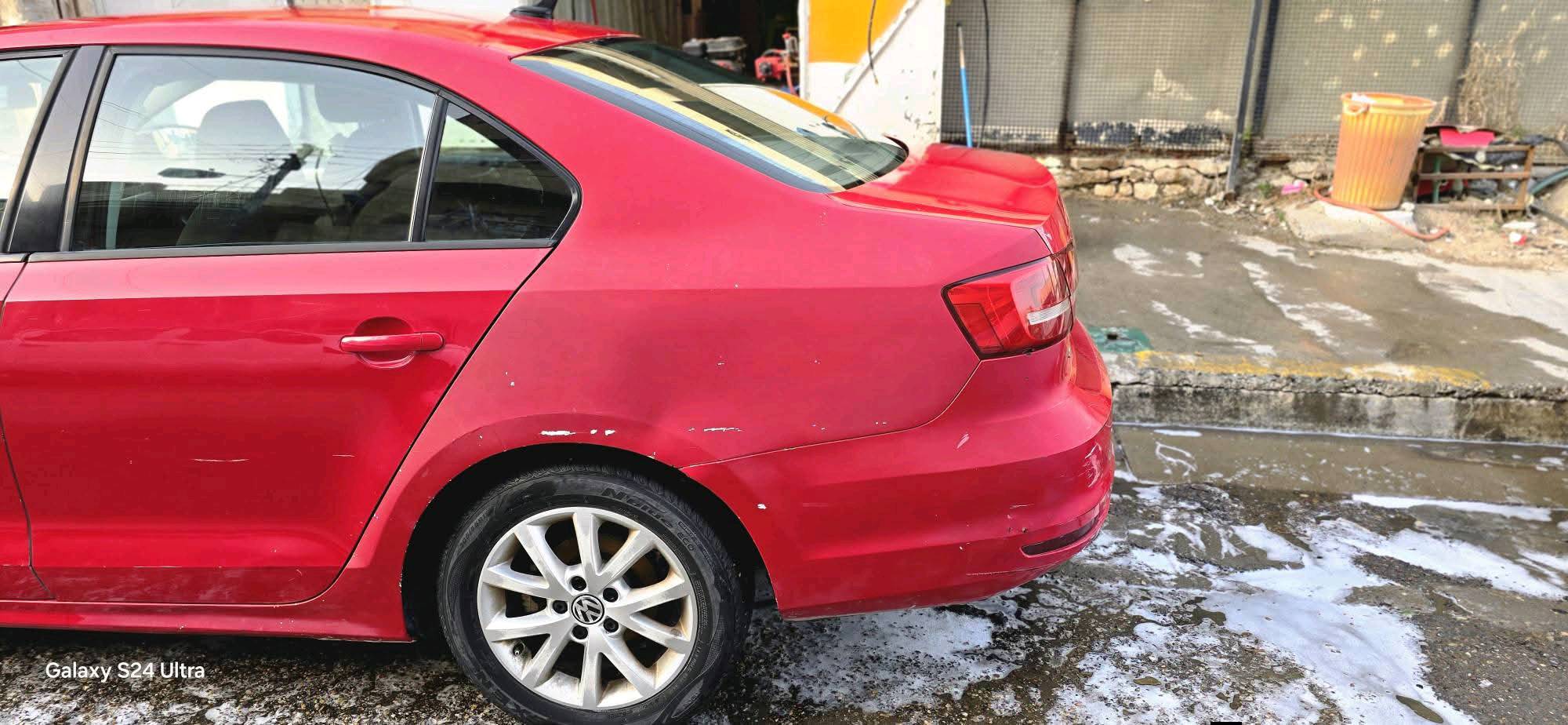 🔥 للبيع فولكسفاغن جيتا ألماني 2015 🔥

🚘 محرك 1.8 TSI تيربو
⚙️ أوتوماتيك 6 سرعات Tiptronic
💪 170 حصان
❤️ اللون أحمر
📏 ماشية 132 ألف كم

✨ المواصفات والتجهيزات:
• كشنات نص جلد ونص قماش
• بصمة / تشغيل زر
• تدفئة بالكشنات 🔥
• السيارة محافظة ونظيفة

🎨 صبغ قطعة وحدة فقط — جامة خلفية جهة السائق

💰 السعر: 110رقة
🤝 قابل للتفاوض للجادين

📍 الفحص على حساب المشتري، والجاد يتفضل يشوف السيارة ويفحصها.
📩 للتواصل: خاص
هلا عزيزي، تگلي السيارة شنو مواصفتها بالضبط؟ يعني Jetta SE لو SEL لو شي ثاني، وشنو نوع الدبل/الستيرنگ/الشاشه إذا موجود؟: 
SE
وين مكان السيارة هسه؟ بأي محافظة/منطقة حتى الزبون يعرف وين يجي يفحصها؟: 
بغداد  الشعب 
الملكية والأوراق شلونها؟ السيارة باسمك لو عليها تحويل، وبيها أي إشكال بالتسجيل أو السنوية؟: 
بسمي تحويل مباشر 
المكينة والگير شكد وضعهم؟ أكو أي ملاحظات مثل تهريب، رجّة، حرارة، أو تبديل/تصليح سابق؟: 
جيد جداً 
التواير، البطارية، والمكابح شنو حالتهن؟ وأكو شي يحتاج صرف قريب أو كله جاهز يمشي؟: 
جاهزة