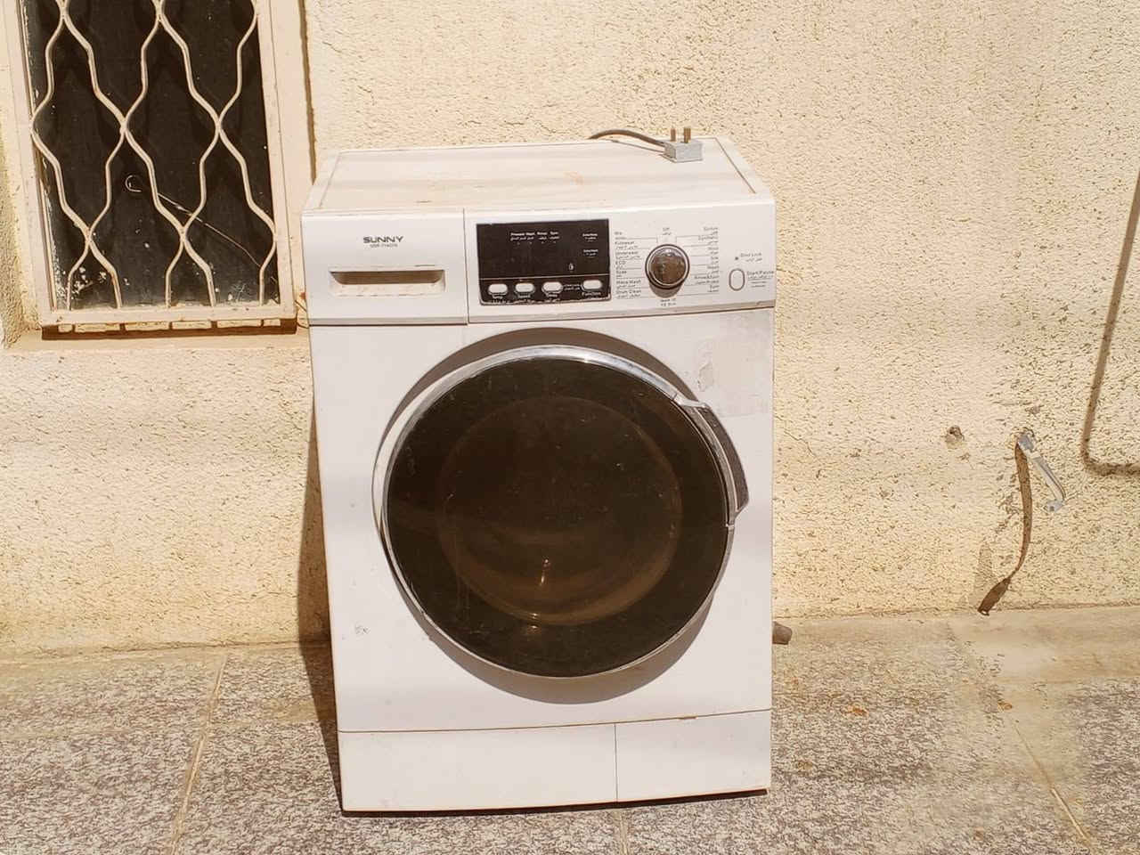 السلام عليكم ورحمة الله وبركاته غساله شغاله ناقصها بس بابهه انكسر وبدلنا بأكبر مجرد تسون الباب وكلشي مابيها امانت الله شغاله السعر 90 وبيها مجال *********** اتصلو على هذا الرقم
