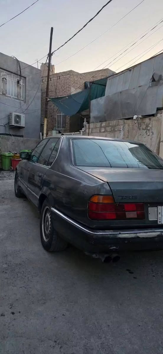 بي ام ٧٣٥ • ١٩٩٠ • مكينة جديدة
