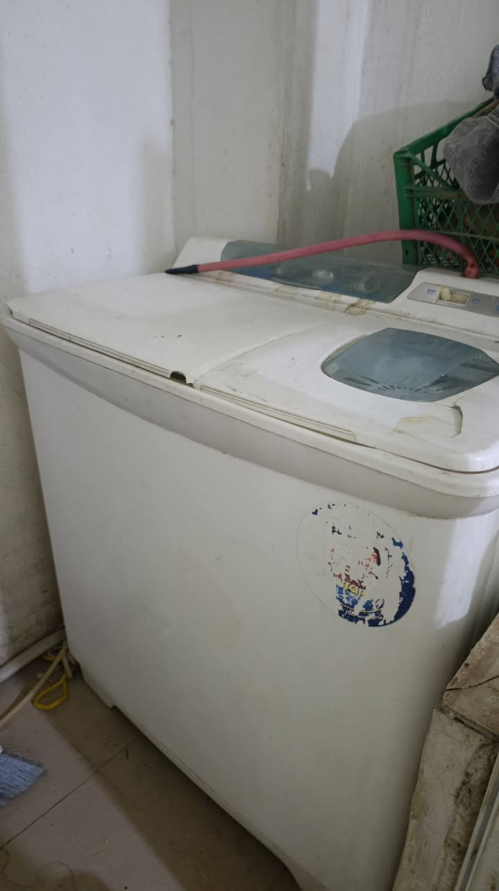 اغراض للبيع غساله حوضين ٧ كيلو
فرن اربع مشاعل نضيف جدا الفرن مو مستعمل جديد  مع صوندا وصباب 
براد حجم وسط تلج ماركه جنرال 
***********
