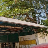 سقفية للبيع سعرها 250 وبيها مجال الي يريدها يجي يشلعها وبيها مجال بسيط...
