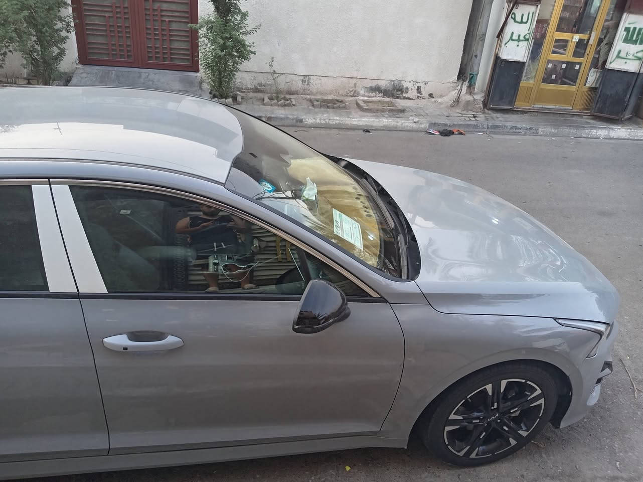 السلام عليكم كيا k5 1600 تيربو2023معوقين للبيع فقط سياره جاهزه وجديده لون سمنتي ماشية 60 الف كفالة كير ومكينه وكهربائيات تبريد ثلج وسونارها موجود بل صور من المندلاوي مكانها البصره القبله الشراي يتصل سعرها 133وبيها مجال ***********
